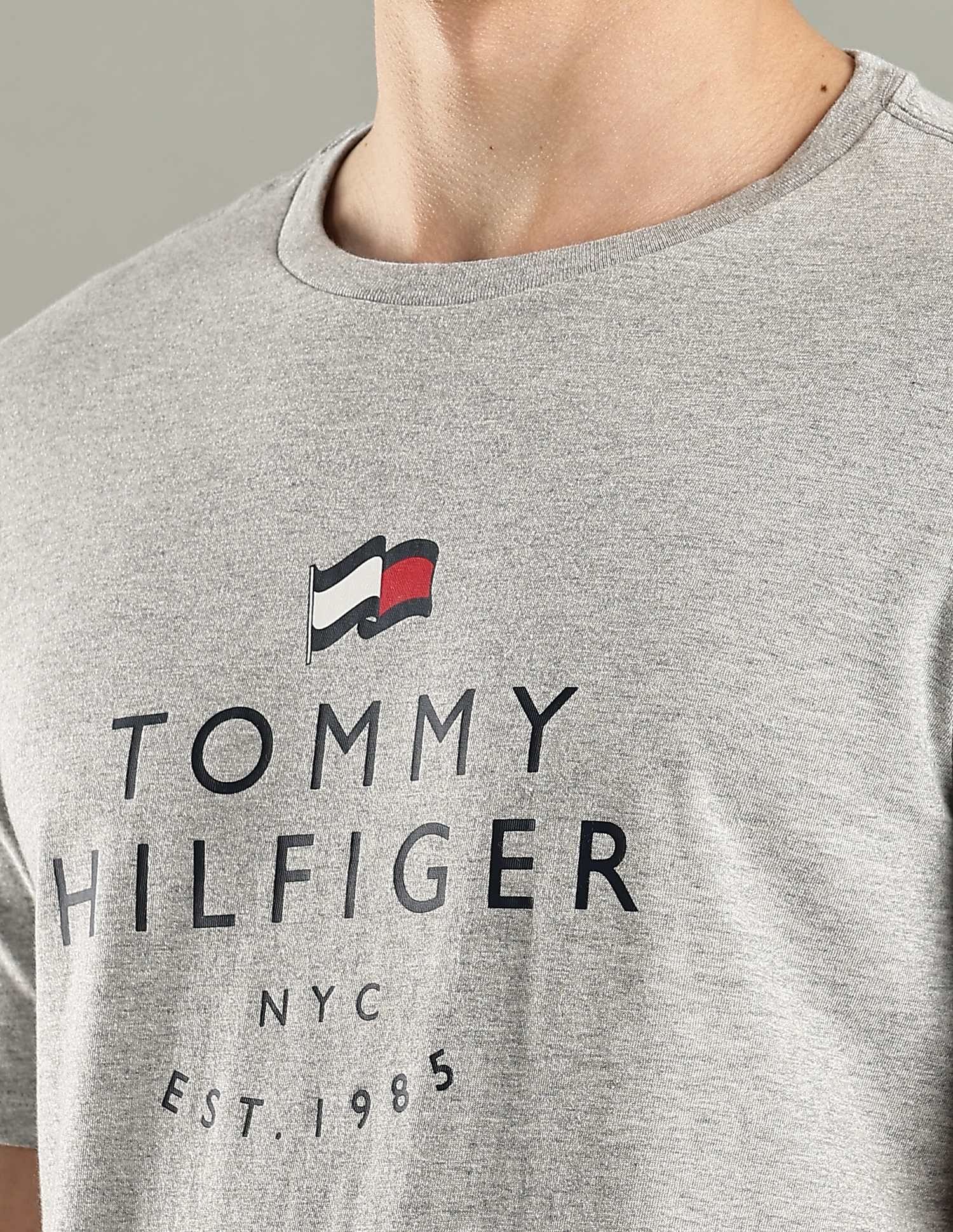 Tommy Hilfiger Logo Regular-Fit Cotton T-Shirt