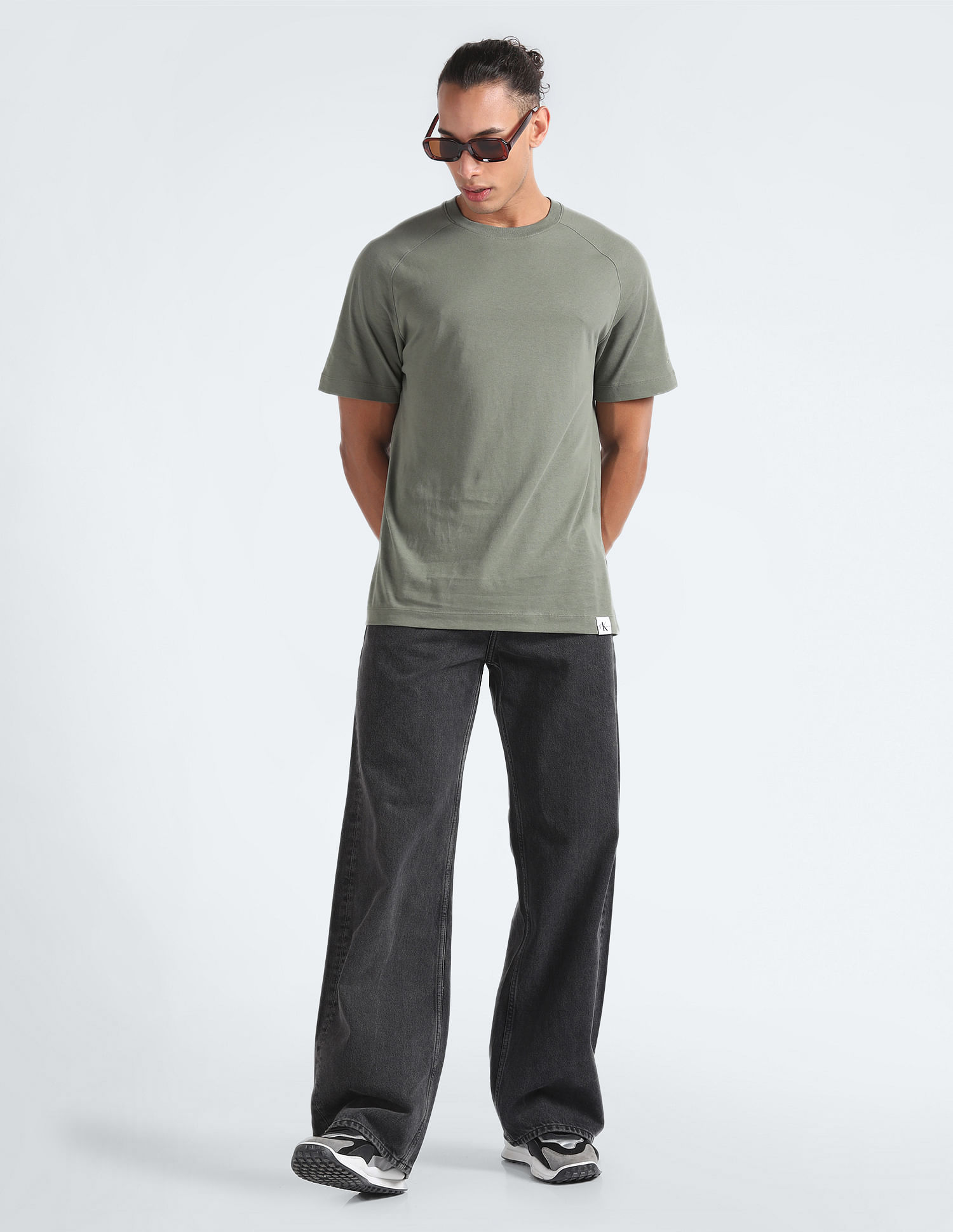 Buy Calvin Klein Jeans Mid Rise 90s Loose Fit Jeans - NNNOW.com