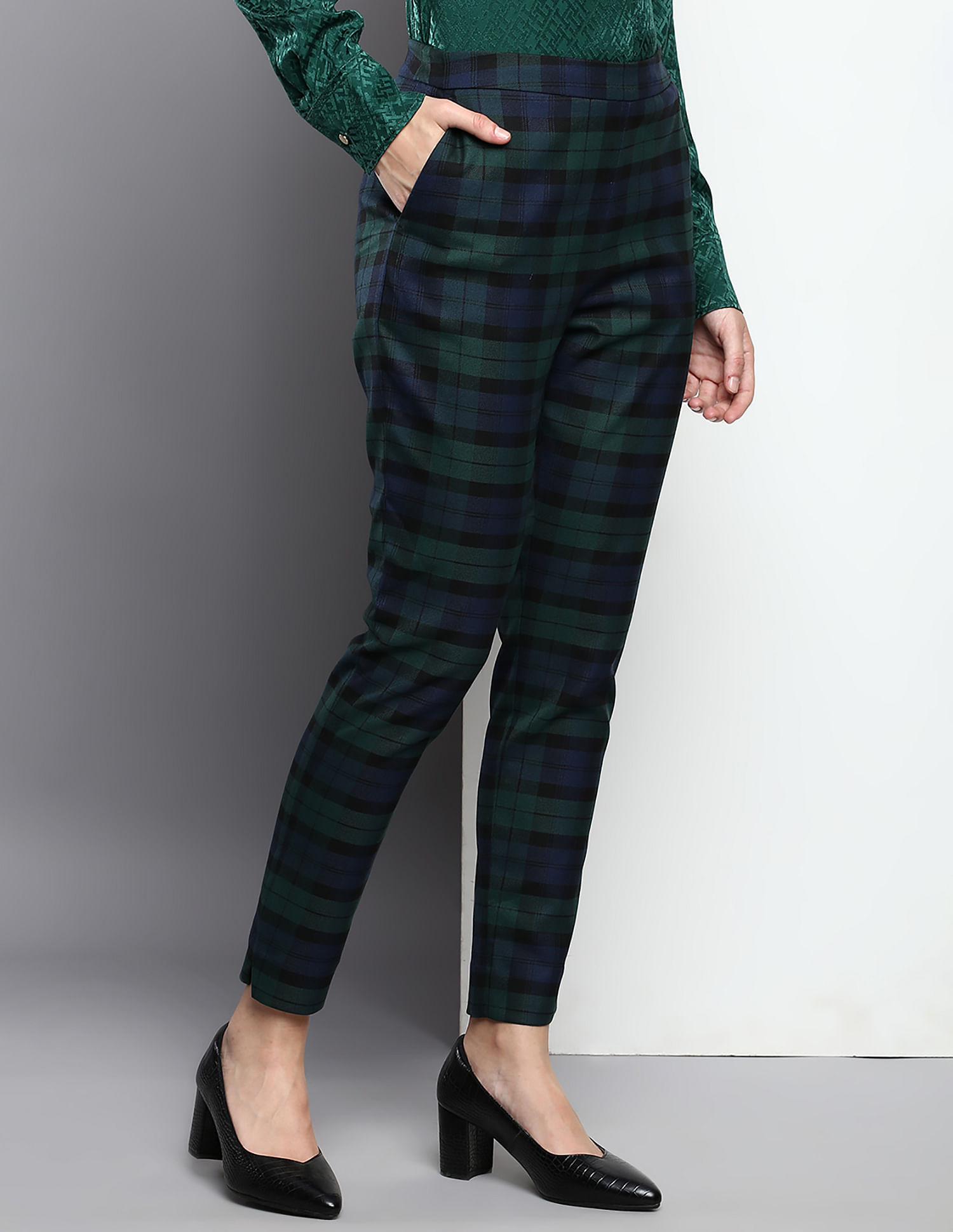 Buy Women Blue Regular Fit Check Casual Trousers Online - 653844 | Allen  Solly