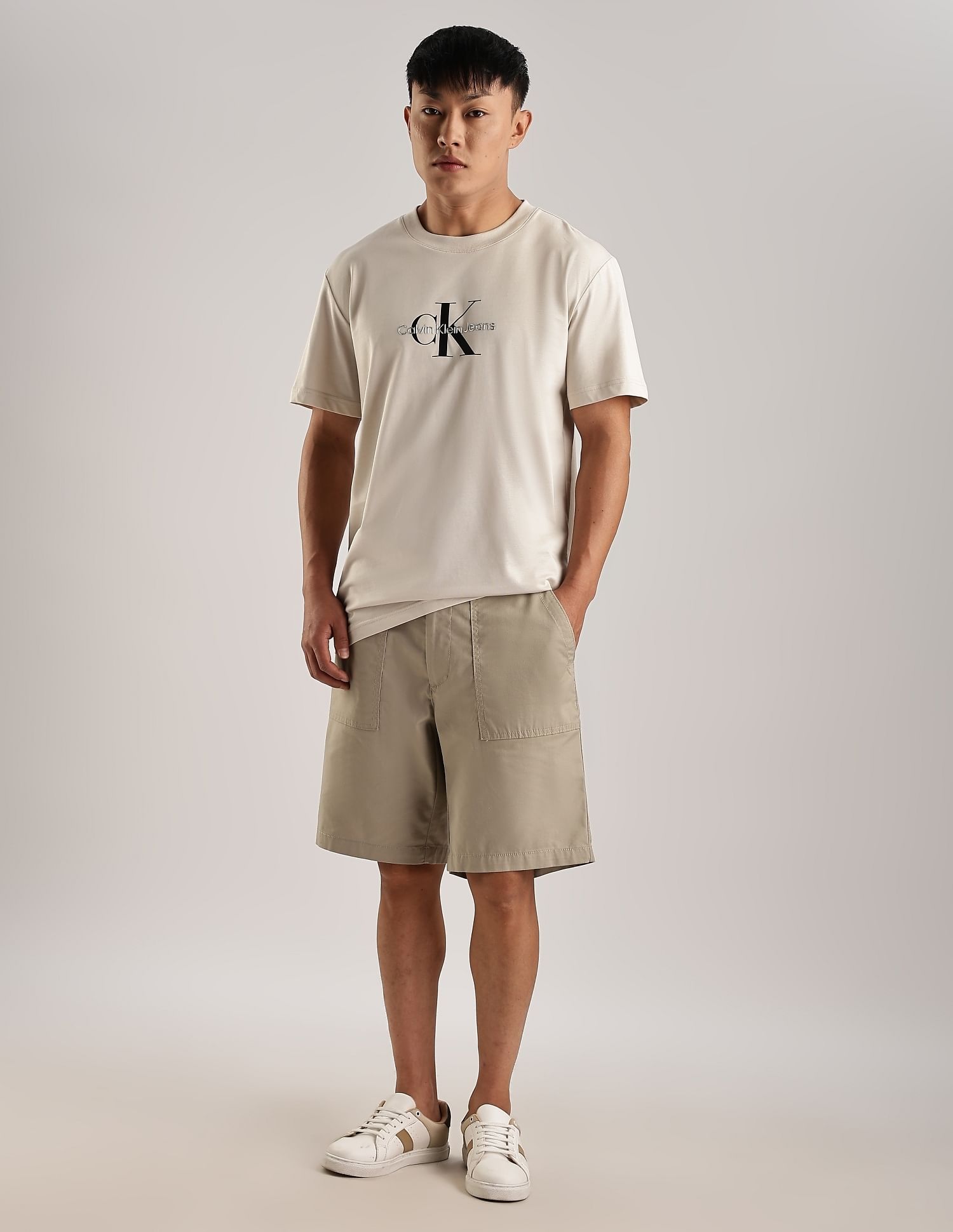 Calvin Klein Jeans Logo Regular-Fit Cotton T-Shirt