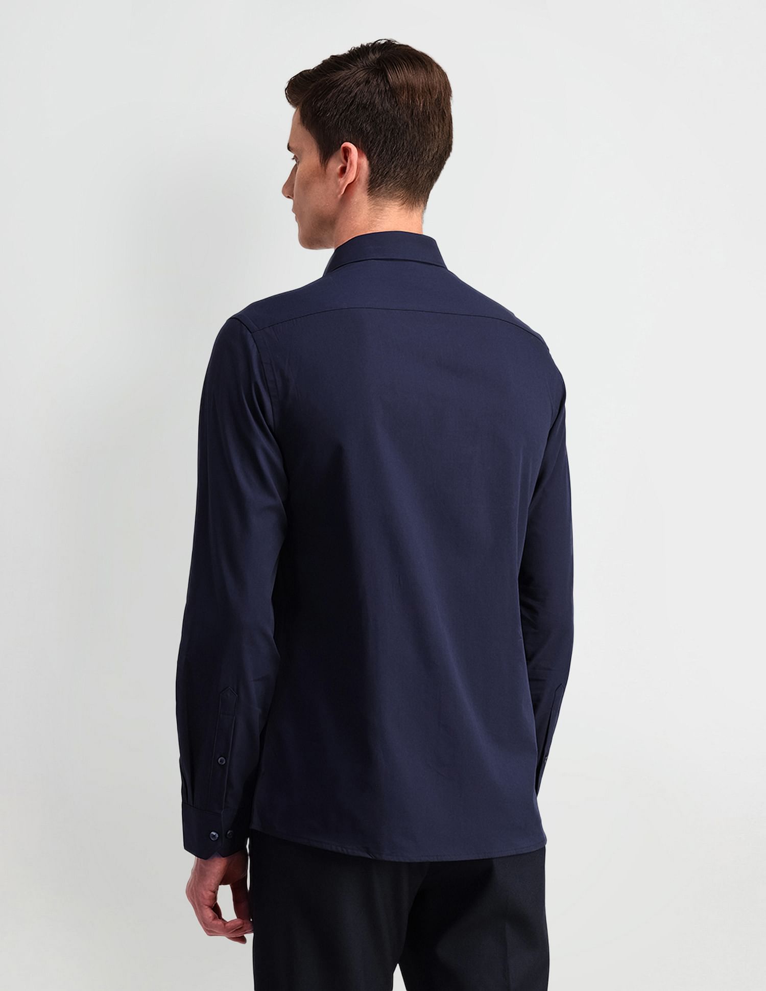 Arrow Manhattan Slim Fit Solid Shirt