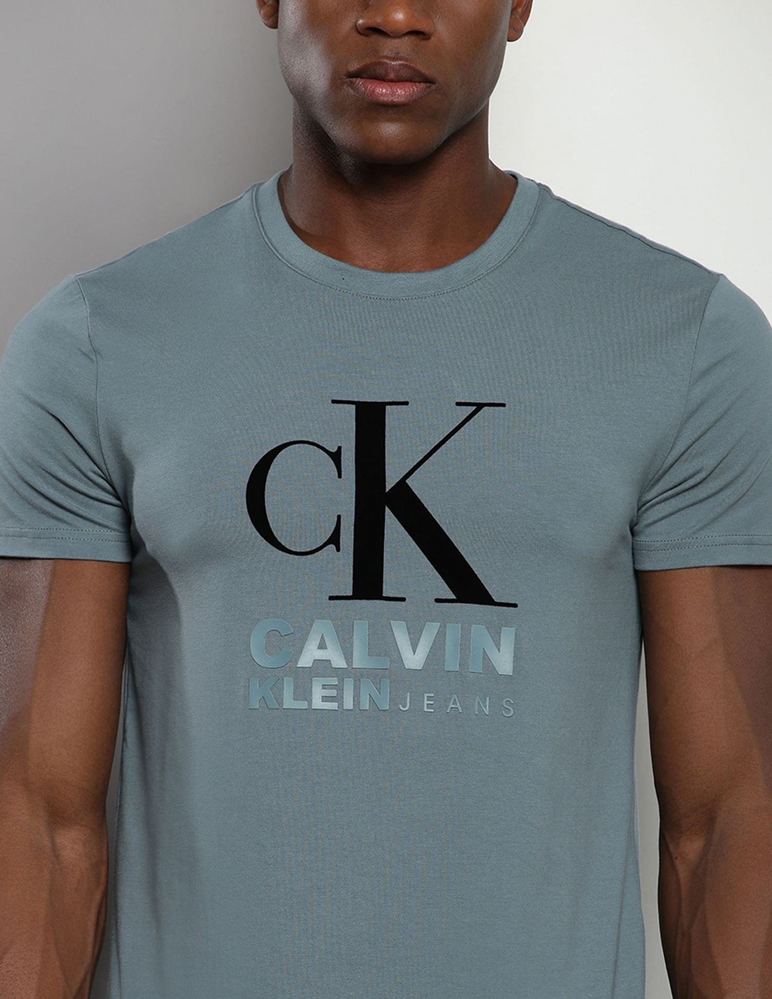 [ JEANS] Bold Stripe T-shirt ★大人気★ Buy Calvin Klein Bold Logo Varsity T-Shirt - NNNOW.com
