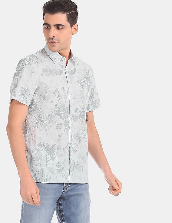 Buy Calvin Klein Jeans Textured Regular Fit Casual Shirt - NNNOW.com