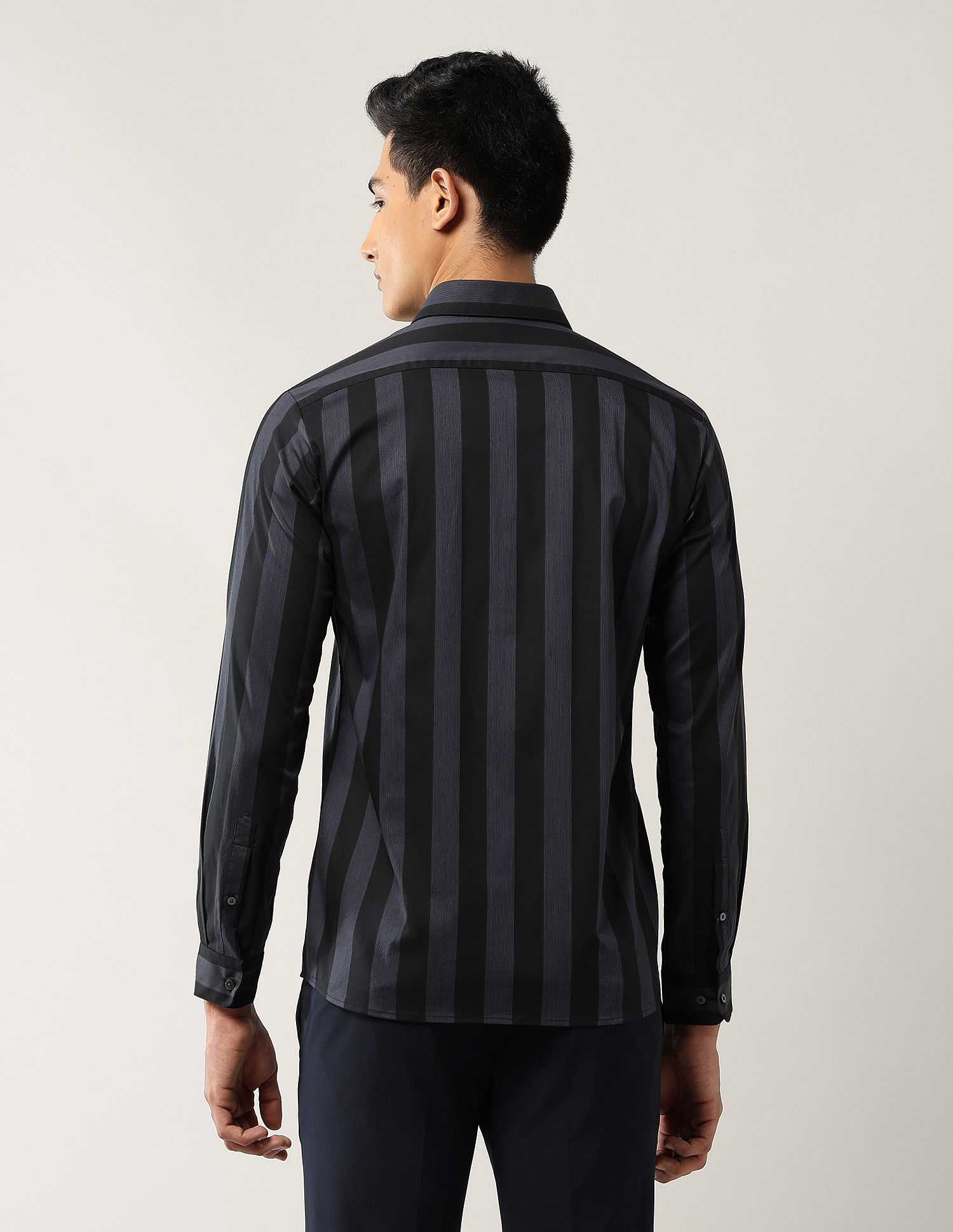 Arrow Newyork Vertical Striped Manhattan Slim Fit Shirt