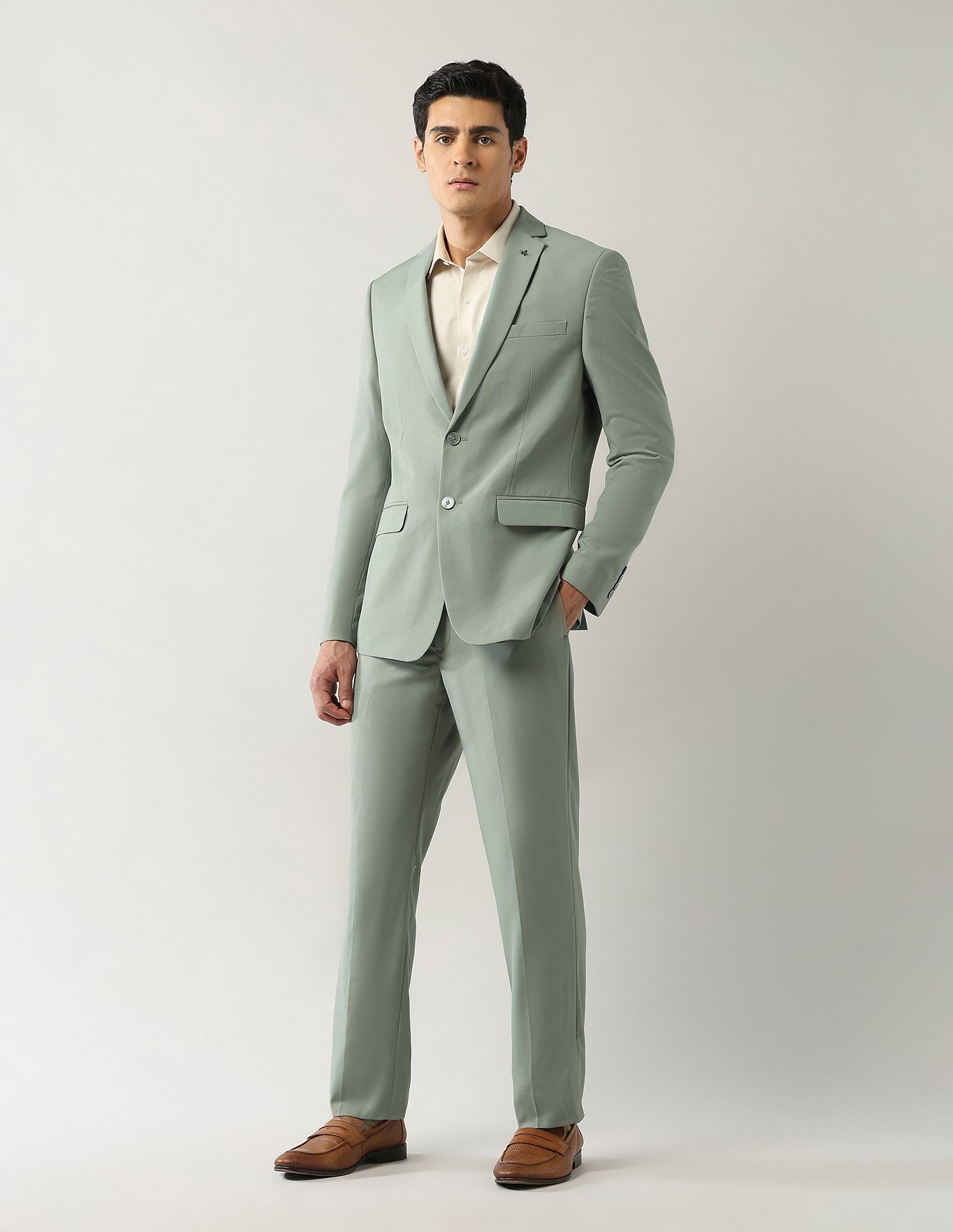 Arrow Tailored Fit Solid Two Piece Suit
