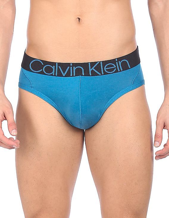 Calvin Klein Men's Underwear Ck One Micro Hip Briefs, Logo Step Print-  Kettle Blue, Small : : Clothing, Shoes & Accessories