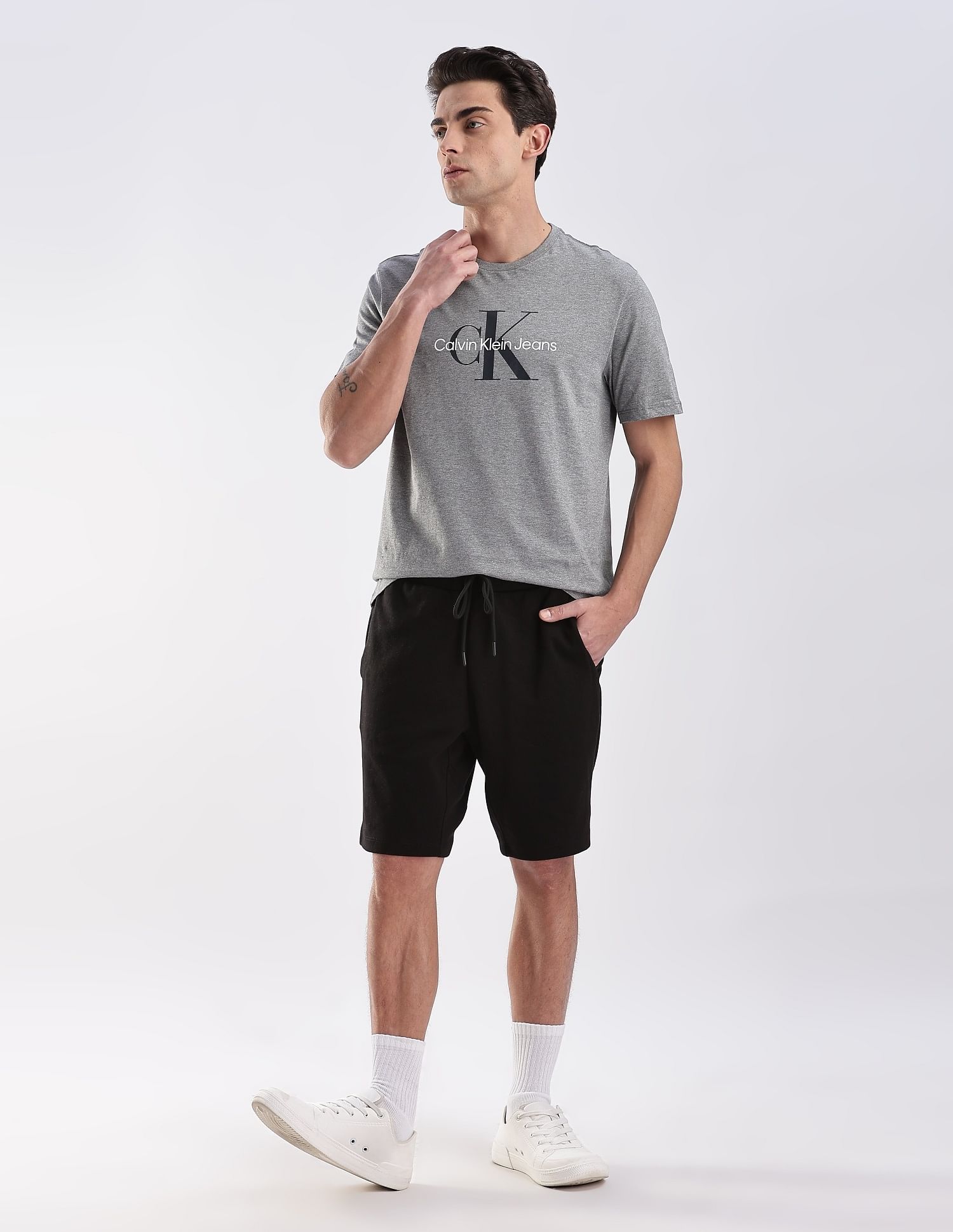 Calvin Klein Jeans Regular-Fit Logo Cotton T-Shirt
