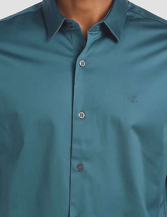 Calvin Klein Men Teal Slim Fit Satin Stretch Solid Casual Shirt