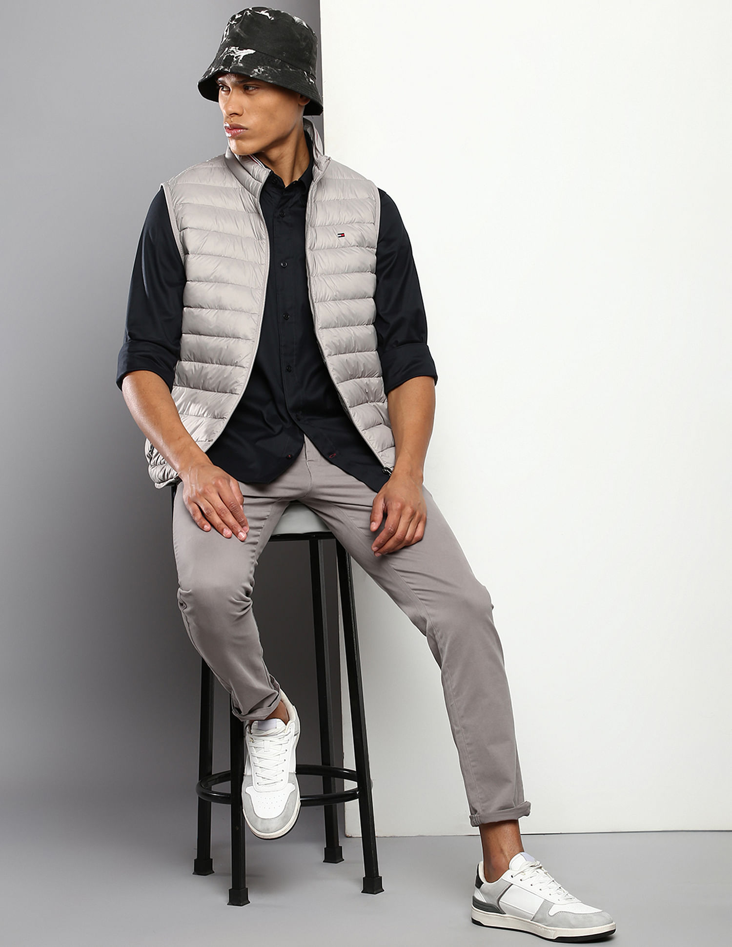 Buy Tommy Hilfiger Men Grey Packable Goose Down Jacket - NNNOW.com