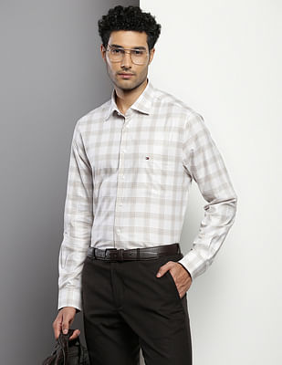 Tommy Hilfiger Cutaway Collar Twill Shirt