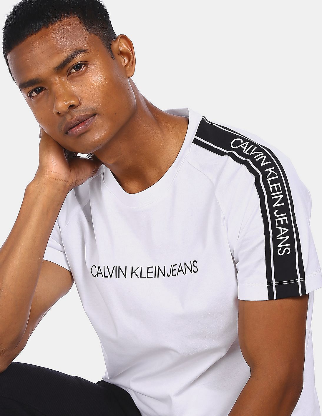 Buy Calvin Klein Men White Slim Fit Printed Logo Tape T-Shirt - NNNOW.com